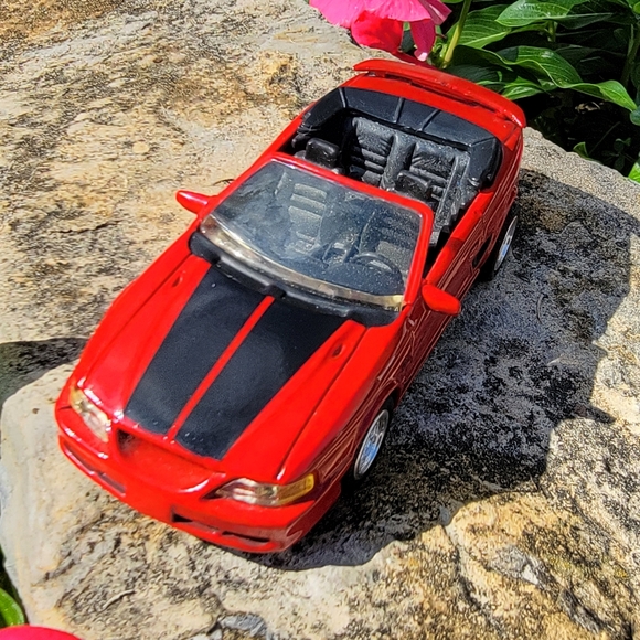 NEW RAY ♡ Red w/Black Racing Stripes 1994 Ford Mustang GT Convertible 1:43 Scale - Picture 13 of 14